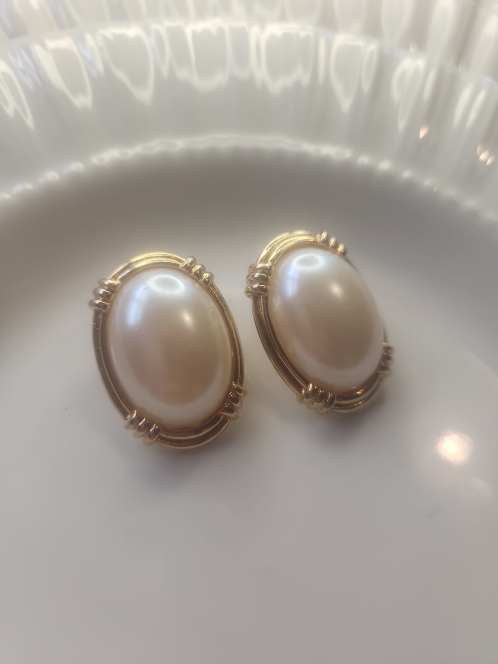 Classic Gold-Tone Pearl  Earrings - Cream Pearl